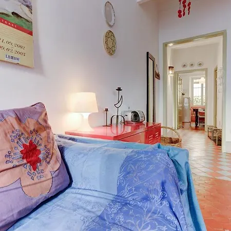 Les Fresques Apartment *