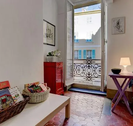 Les Fresques Apartment *