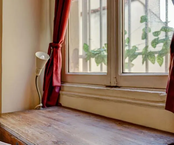 Les Fresques Apartment