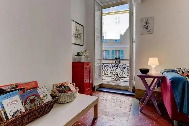 Les Fresques Apartment *